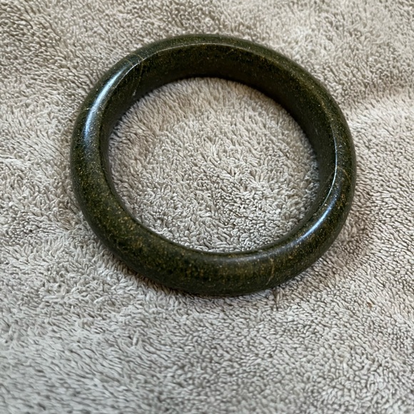 Solid jade bangle. Small wrist size - Picture 5 of 5
